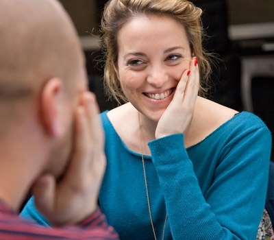 Muž se ženou si podpírají hlavu