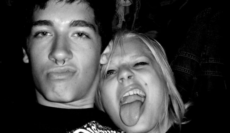 Černobílá fotografie páru