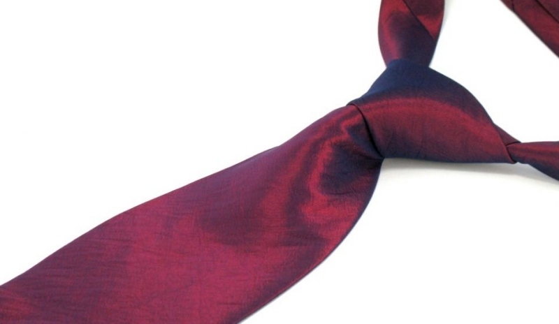 Fotografie fialové kravaty