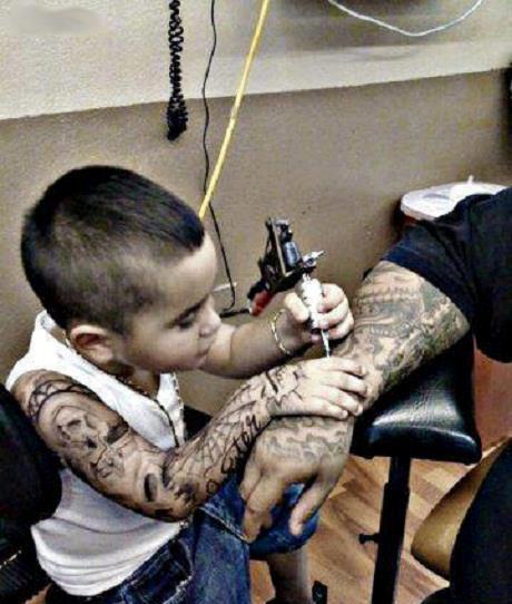 Vy si vyberte tatéra, který už je aspoň v pubertějroo.me