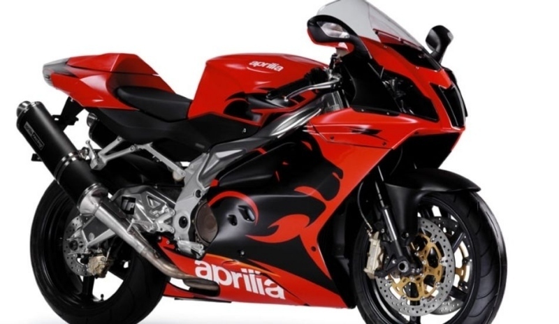 Silniční motocykly jsou výkladní skříni Aprilie