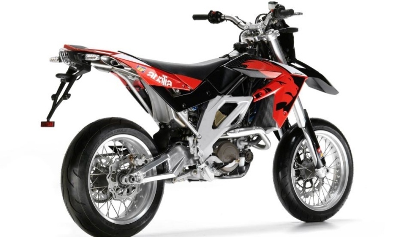 Motocykl Aprilia SXV 450 červené barvy