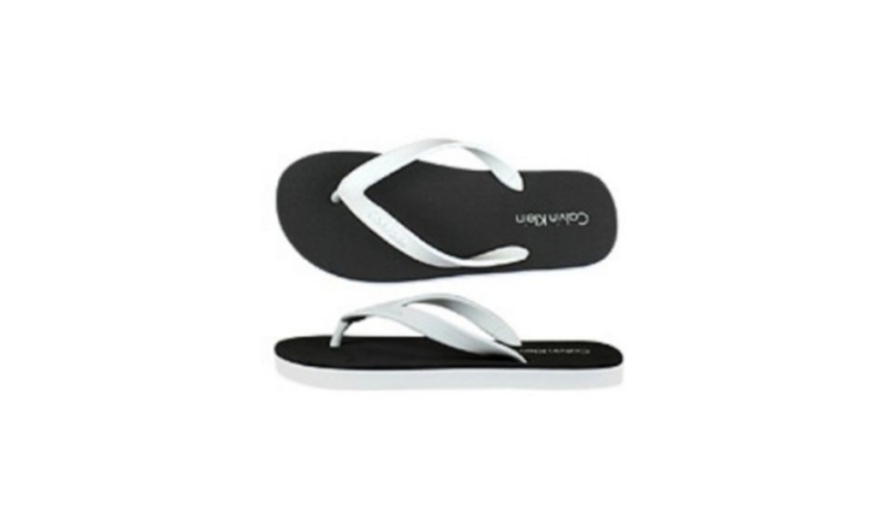 Žabky v černobílé kombinací 