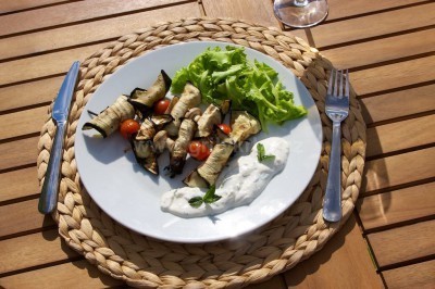 grilovaný lilek se sýrem