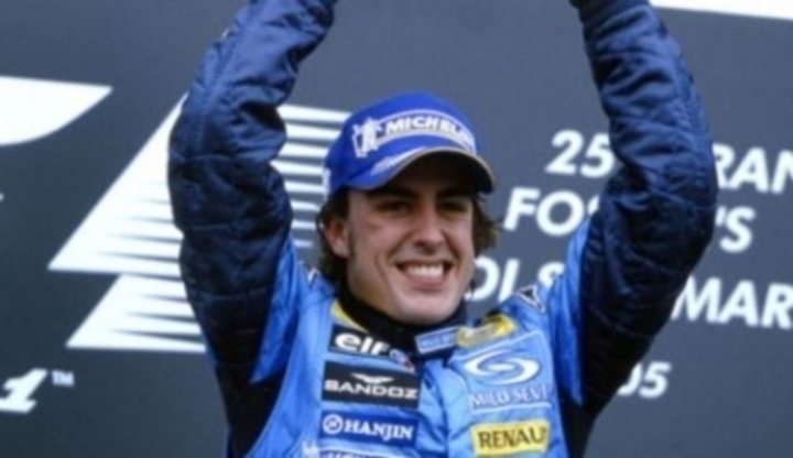Fernando Alonso - úspěšný toreador v aréně formule 1 Fernando Alonso a jeho vítězné gesto na stupíncích vítězů