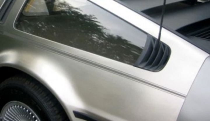 DeLorean – jedinečný sen o budoucnosti Detailní pohled na sportovní vůz DeLorean