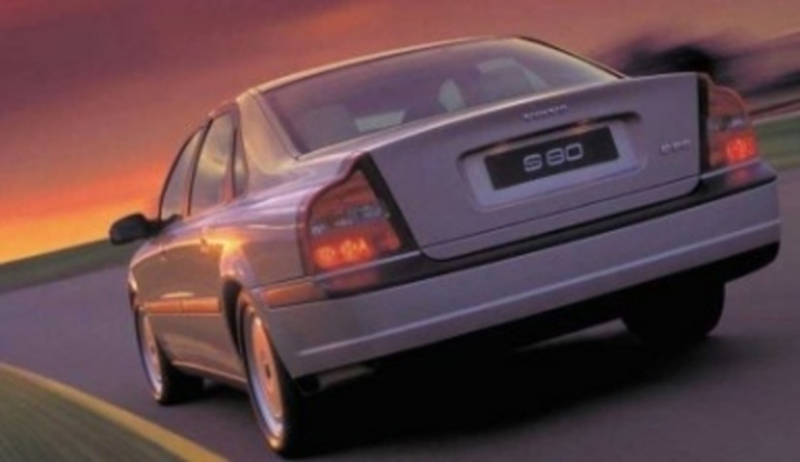 Volvo - všestranná švédská korunka Zadní náprava automobilu značky Volvo