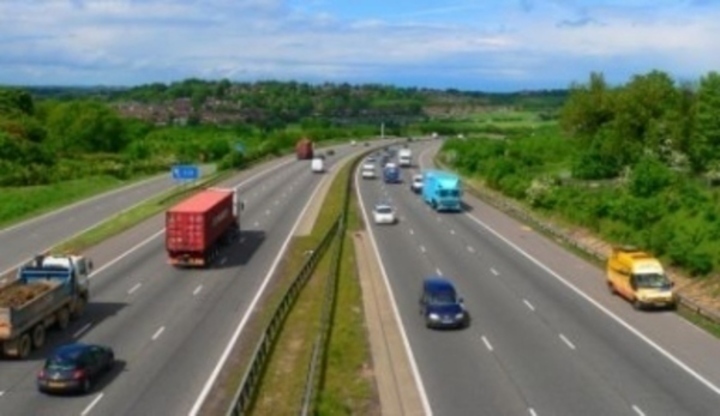 Dálniční známky Pohled z mostu na dálnici D1