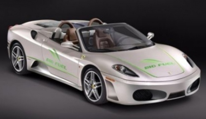 Ferrari F430 Spider BIO Fuel Osobní automobil značky Ferrari Bio Fuel a jeho prezentace na výstavě automobilů