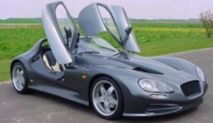 Gillet Vertigo 5 stojí za povšimnutí Osobní automobil značky Gilet Vertigo s otevřenými vertikálními dveřmi