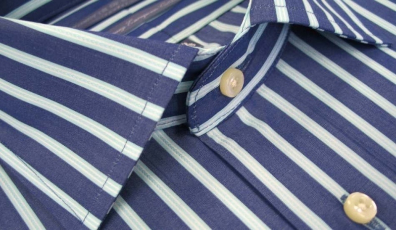 Fotografie proužkované modrobílé košile