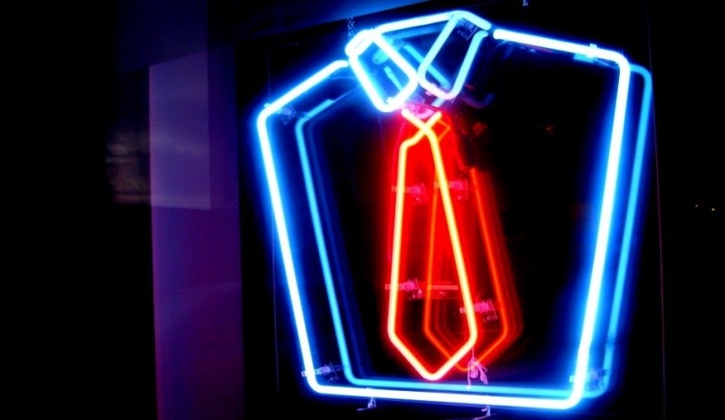 Fotografie světelné reklamy košile