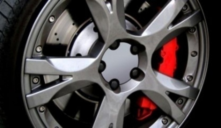 Stylová kola, pro stylová auta Detailní pohled na pneumatiku s diskem a elektronem