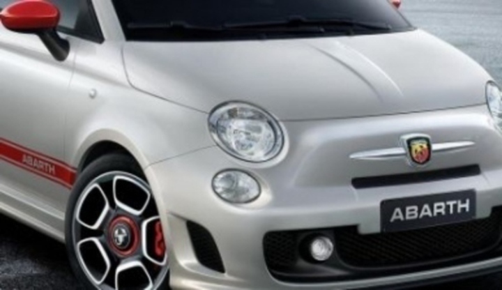 Minimalistický FIAT 500 Abarth SS Pohled na přední část autmobilu značky Fiat Abarth