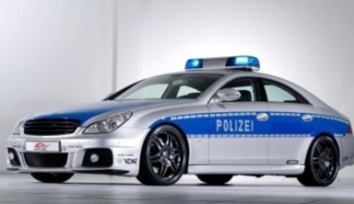 Nejrychlejší policejní auta světa Boční záběr policejního automobilu