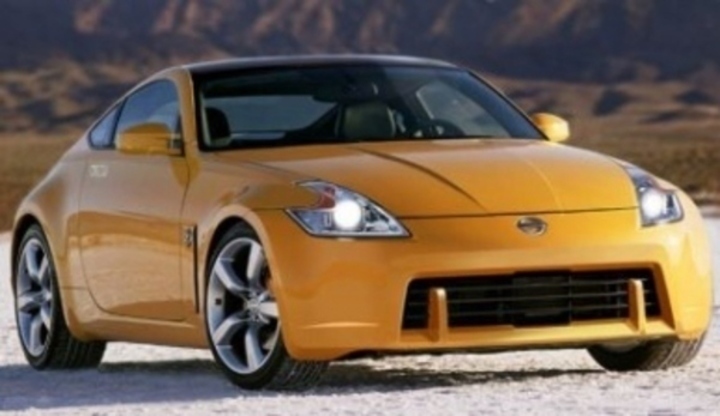 Novinky pro motoristický rok 2009 - na co se můžeme těšit? Osobní automobil značky Nissan 370Z zachycen při venkovním testování