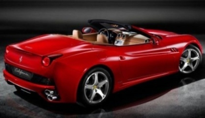 Ferrari California - megarychlý bourák Osobní automobil značky Ferrari California a jeho prezentace na výstavišti