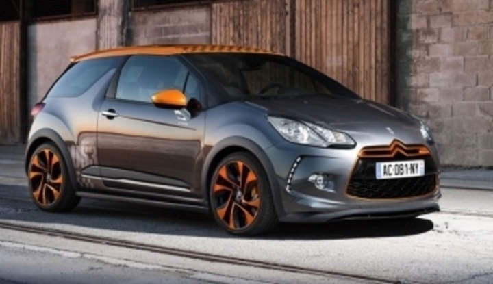 Limitovaný Citroën DS3 Racing Boční pohled na automobil značky Citroën DS3 Racing