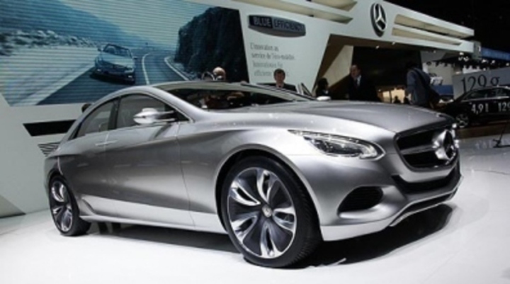 Mercedes-Benz F 800 Style Osobní automobil Mercedes-Benz F 800 Style a jeho prezentace na autosalonu