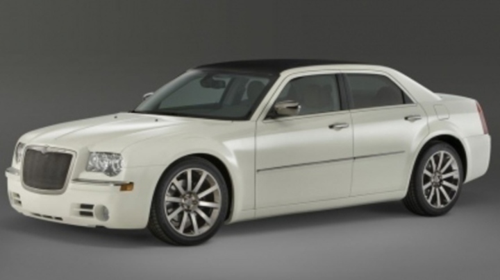 Chrysler 300C eco style Automobil Chrysler 300C eco style a jeho boční pohled