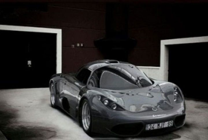 Onuk Sazan s výkonem 485 koní Automobil Onuk Sazan při své prezentaci na autosalonu