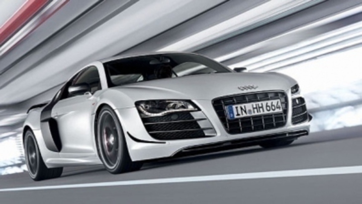 Audi R8 GT – nový, lepší, výkonnější Pohled na automobil značky Audi R8 GT při své jízdě