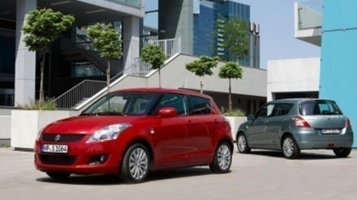 Automobily značky Suzuki Swift při své prezentaci na ulici