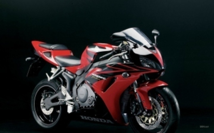 Boční pohled na motocykl značky Honda CBR1000RR Fireblade ABS