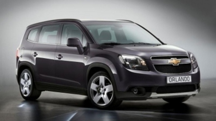 Boční pohled na automobil značky Chevrolet Orlando 