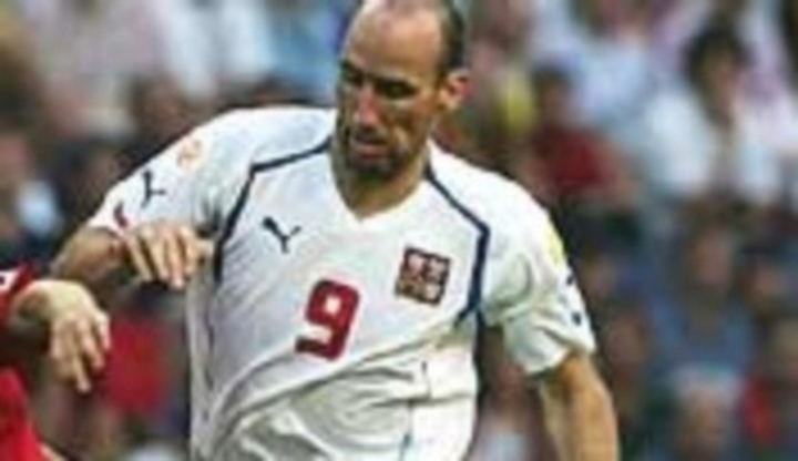 Barevná typologie – jaké barvy zvolit u oblečení? Jan Koller zachycen během fotbalového procesu