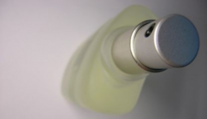 Pánské parfémy - jak na ně? Detailní záběr na lahvičku s parfémem