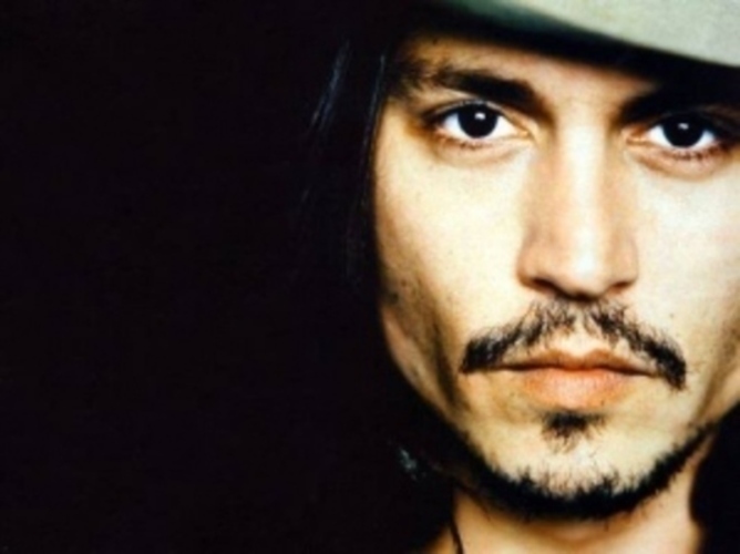 Herec Johny Depp na své propagační fotografii