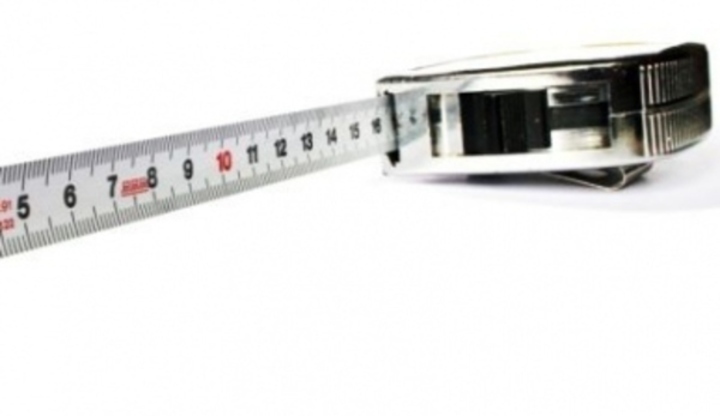 Jak se měří penis? Fotografie navíjejícího metru