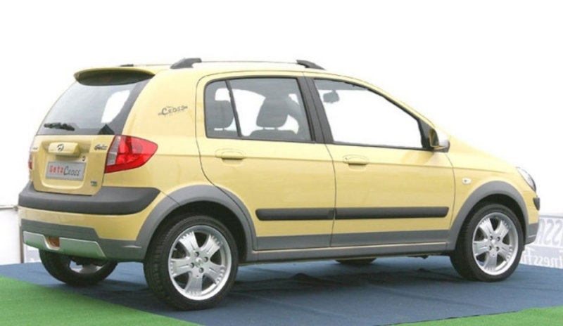 Automobil Hyundai Getz Cross s bočního pohledu