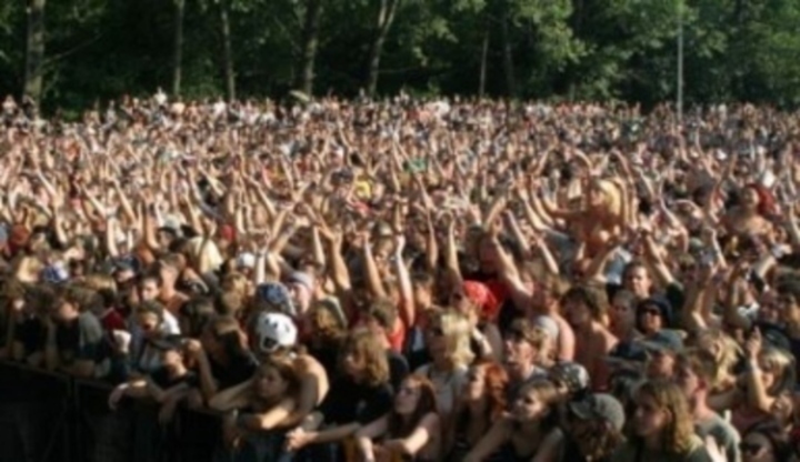 Masters of Rock 2006 - kvalitní rock a metal za humny Záběr na publikum při koncertě