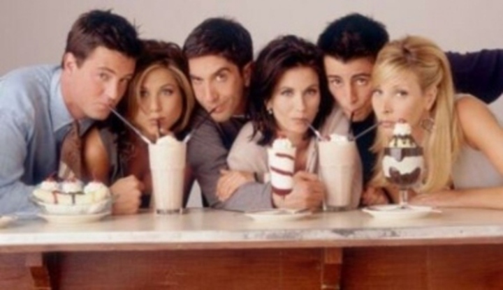 Přátelé (Friends) - fenomén komediálních seriálů Fotografie hlavních hrdinů amerického seriálu Přátelé