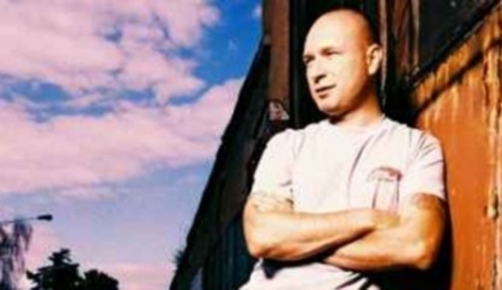 Český zpěvák Daniel Landa na své propagační fotografii