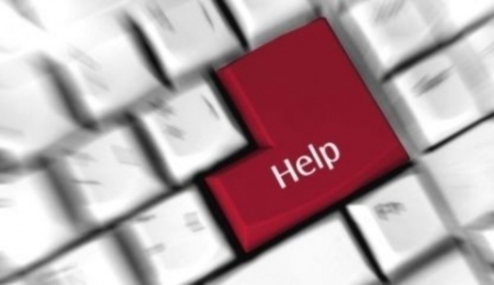 Komunikace přes internet Fotografie bílé klávesnice s červeným tlačítkem Hep