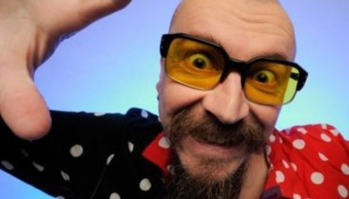 Ochraňte si svůj notebook před zloději (nejen dat)! Fotografie muže s knírem a brýlemi