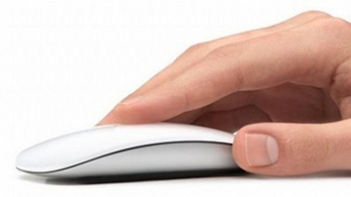 Fotografie zachycující Magic Mouse