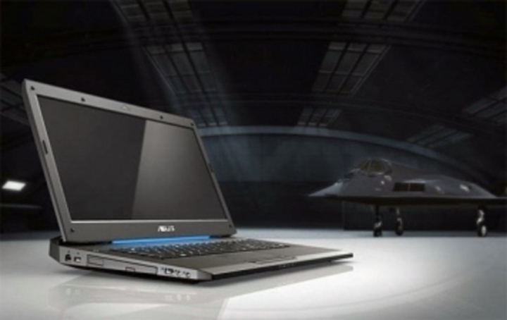 Asus G73Jh  - výkonný herní notebook inspirovaný stihačkou Fotografie notebooku značky Asus