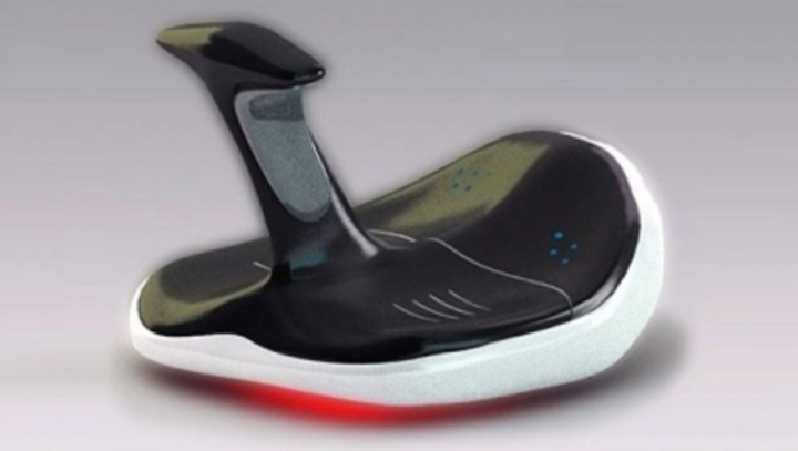 Flip Flop - bezdrátová počítačová myš, která se ovládá nohou Fotografie počítačové myši Flip Flop