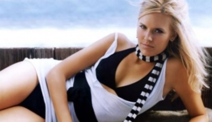 Maggie Grace - Ztracená „Miss Amerika” Modelka Maggie Grease při svém reklamním focení