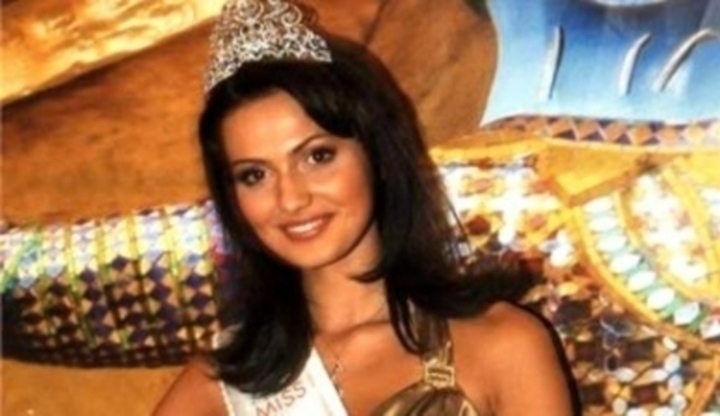 Nová Česká Miss 2008 – Eliška Bučková Modelka Eliška Bučková při vítězství na Miss ČR