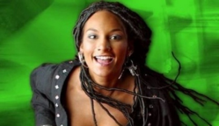 Lejla Abbasová – sexy mulatka Televizní moderátorka Lejla Abassová při reklamním focení