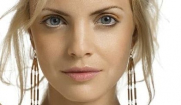 Mena Suvari - americká kráska Herečka Mena Suvari při reklamním focení