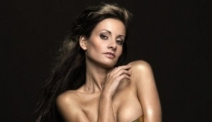 Playmate Petra Tůmová Modelka Petra Tůmová pózuje polonahá