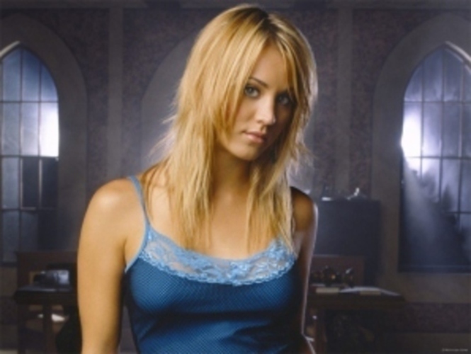 Sexy Kaley Cuoco a její teorie velkého třesku Modelka Kaley Cuoco při svém propagačním focení