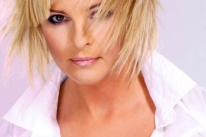 Iveta Bartošová je zpátky na výsluní! Česká zpěvačka Iveta Bartošová na své propagační fotografii