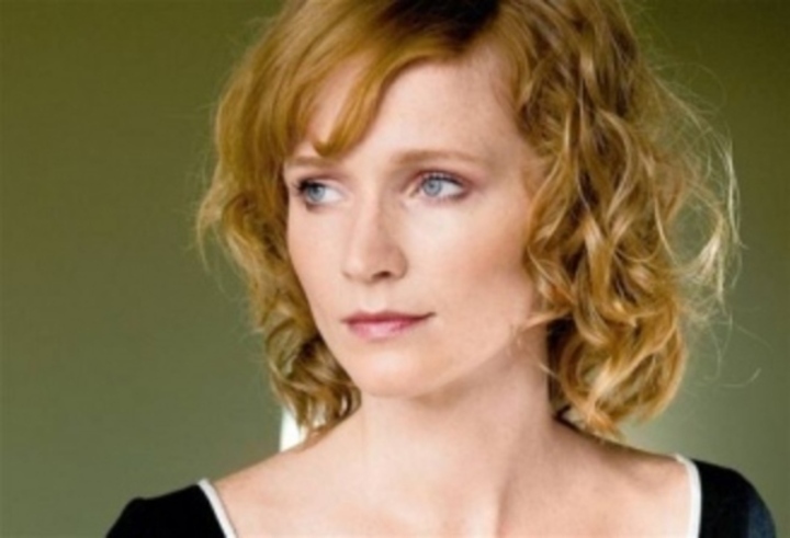 Česká herečka Anna Geislrová na své propagační fotografii